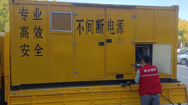 汤阴柴油发电机组和UPS电源配合使用时，如何避免切换过程中的电力中断？